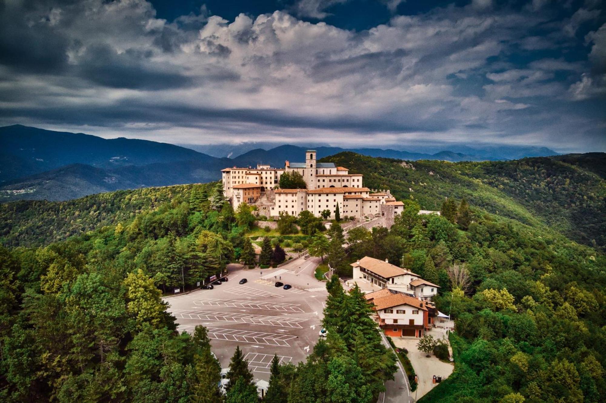Hotel Casa Del Pellegrino - Castelmonte Luaran gambar