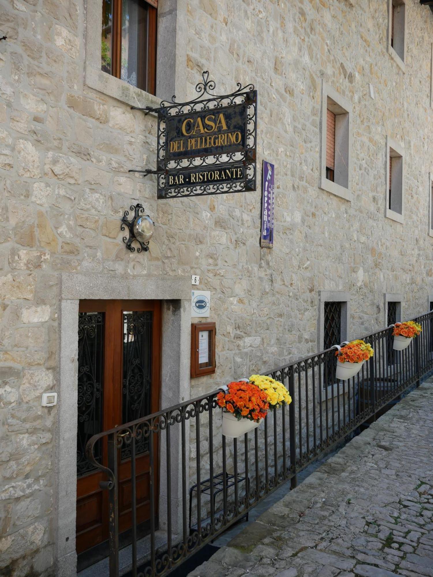 Hotel Casa Del Pellegrino - Castelmonte Luaran gambar