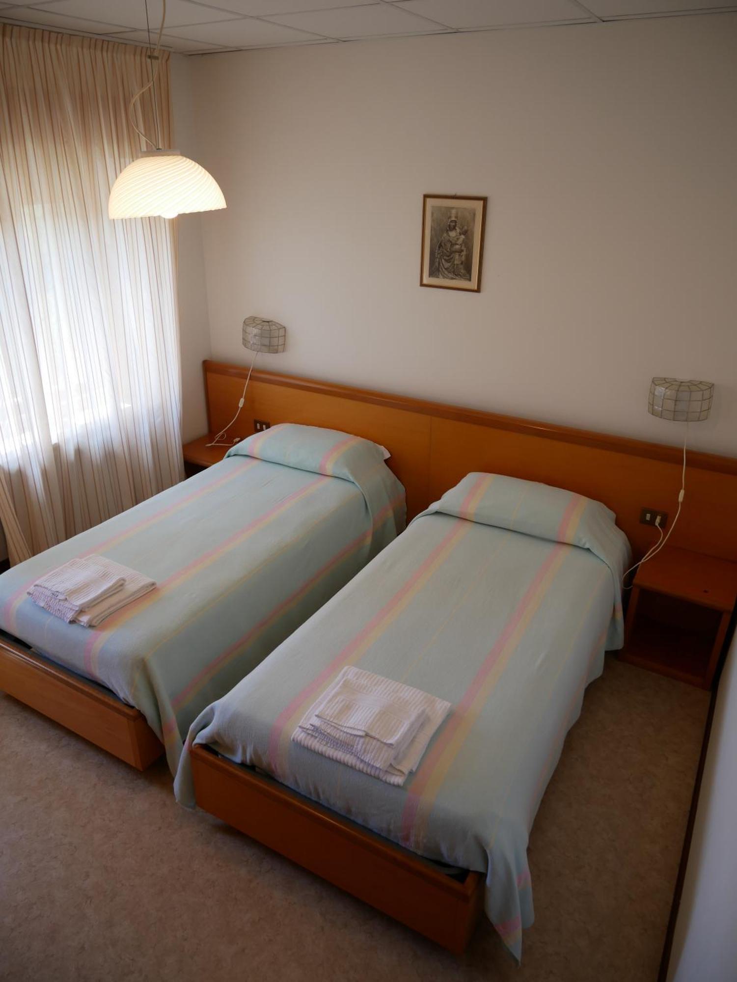 Hotel Casa Del Pellegrino - Castelmonte Luaran gambar