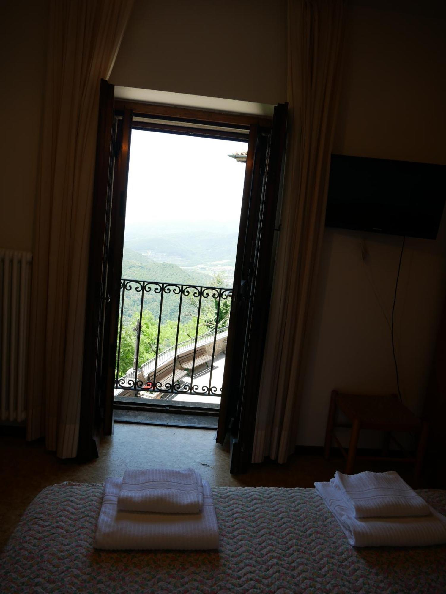 Hotel Casa Del Pellegrino - Castelmonte Luaran gambar
